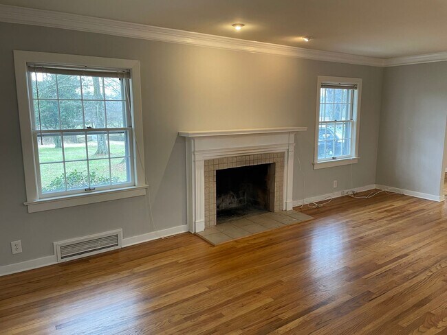 Building Photo - Executive 3/3 House in Coosa on Acreage $1...