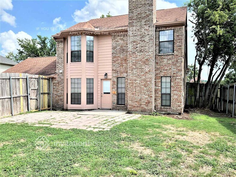 Building Photo - 1803 Shoreline Dr