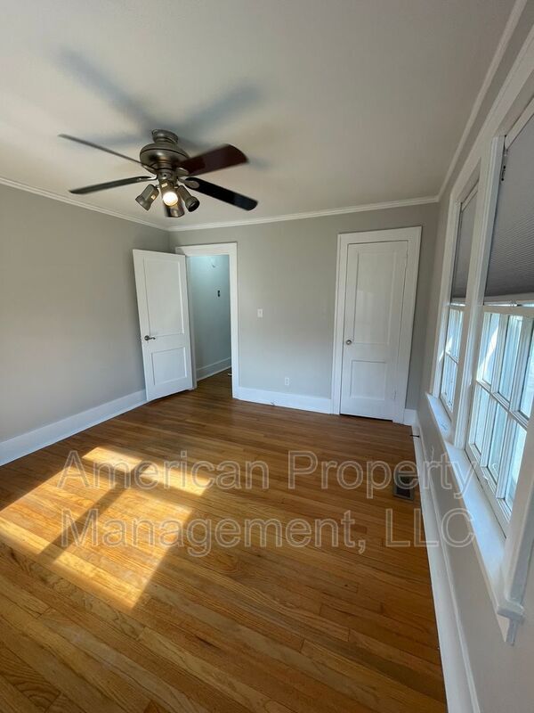 Building Photo - 1227 S College Ave