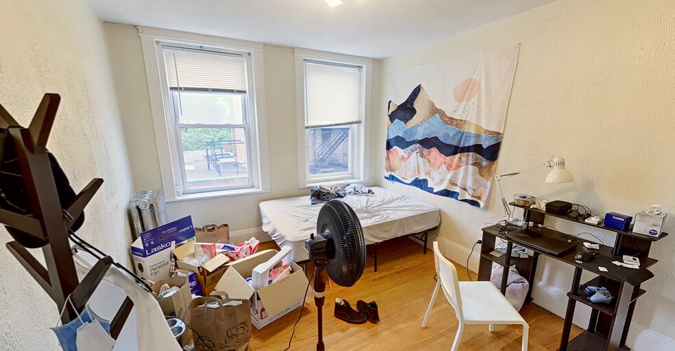 Building Photo - 142 Hemenway St