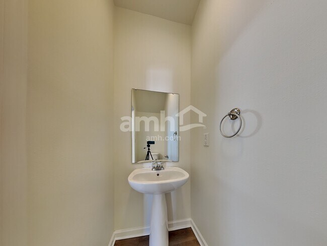 Building Photo - 8312 Ainsworth St