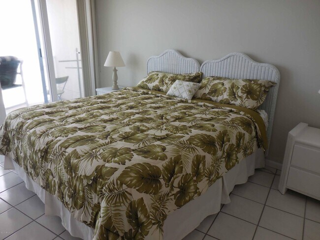 Building Photo - 903 Ocean Dr S