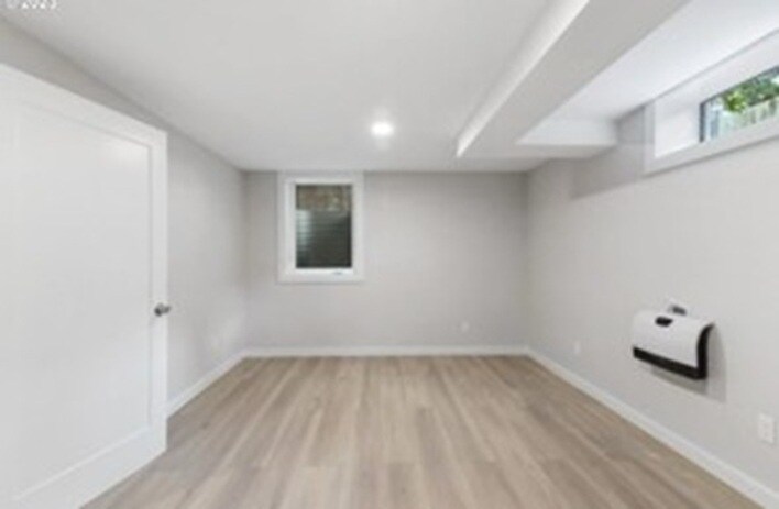 Building Photo - 7537 N Richmond Ave