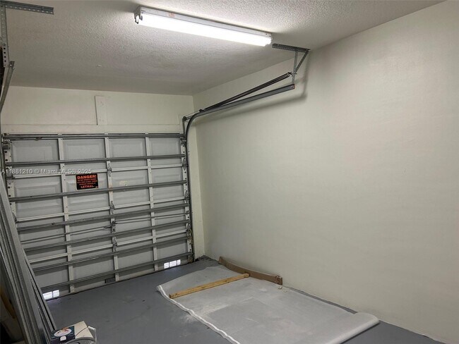 Building Photo - 9920 SW 166th Ct