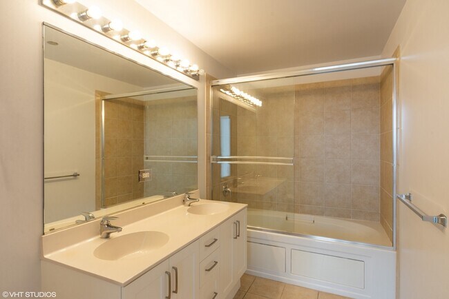 Building Photo - 1720 S Michigan Ave