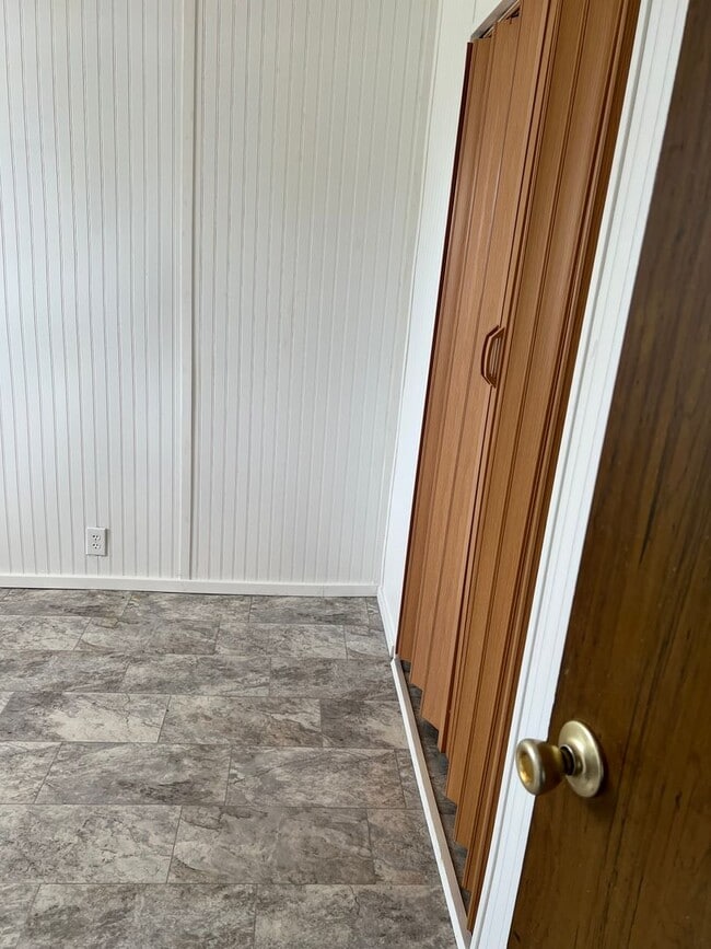 Building Photo - Affordable 2  Bedroom 1 bath  $ 1100 Mary ...