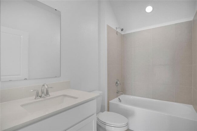 Building Photo - 714 Squire Ave