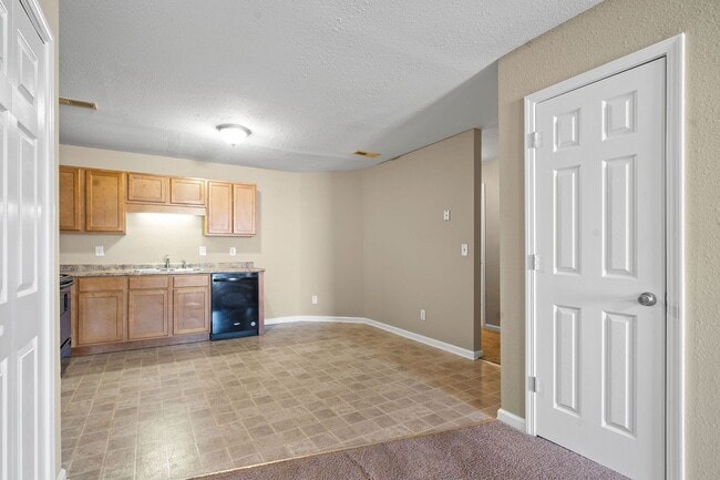 Building Photo - 508 Luxury Dr