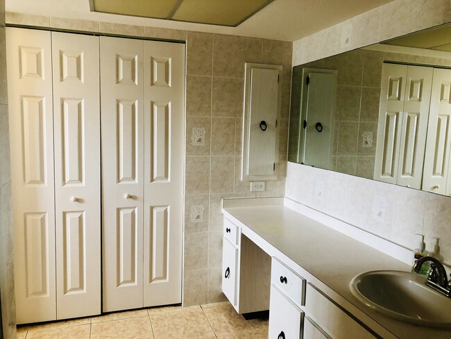 Master bath - 18200 Adams Cir