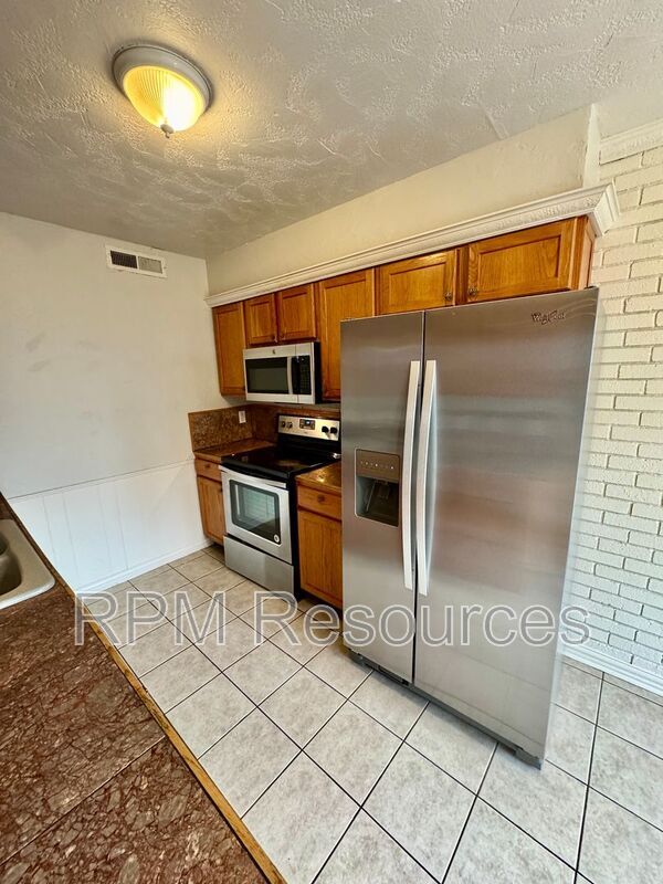 Building Photo - 11407 N May Ave