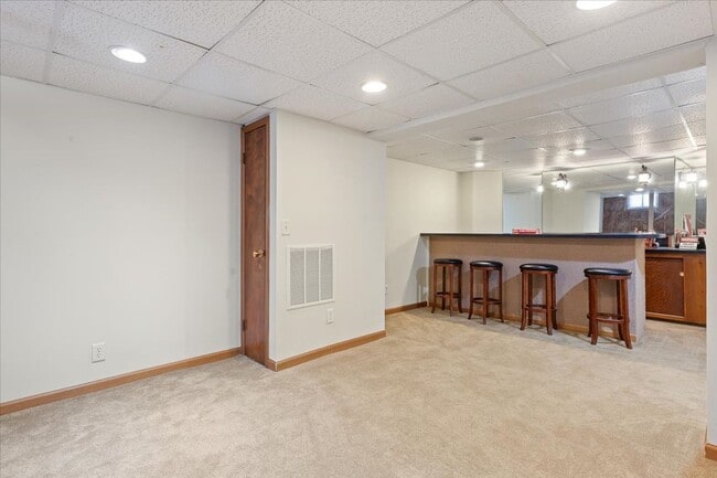 Building Photo - Spacious 4 Bedroom Home for Rent in Council Bluffs