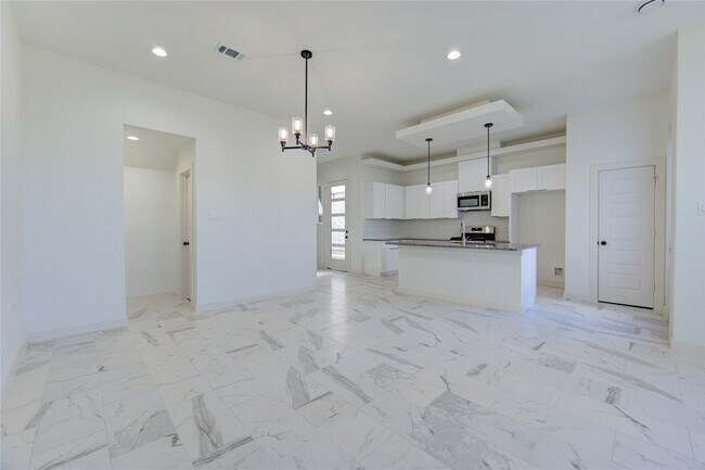 Building Photo - 2928 El Fenice Ln