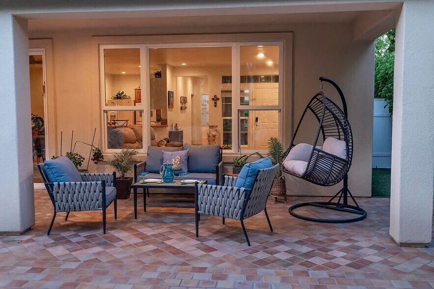 Building Photo - 60755 Living Stone Dr