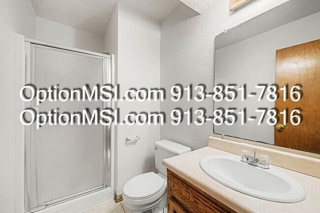 Building Photo - Charming & Spacious 2-Bed / 2-Bath Apartment in Gladstone