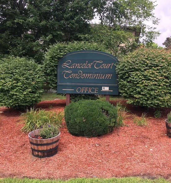 Building Photo - 8 Lancelot Court