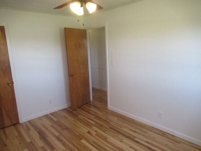 Building Photo - Charming 3-Bedroom Brick Home for Rent on the West Side of Lincolnton!