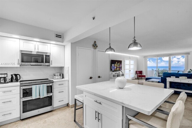 Building Photo - 9195 Collins Ave