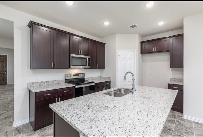 Building Photo - 428 Edward Rd