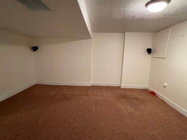 Building Photo - 4274 Lake Bridge Dr