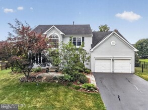 Building Photo - 14 Stonehedge Dr