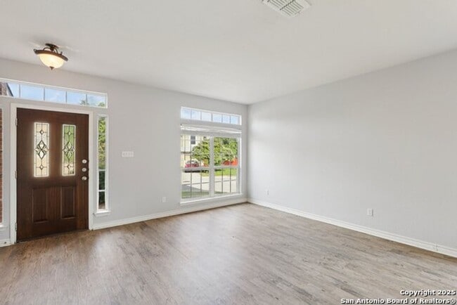 Building Photo - Welcome to your dream home-a stunning 4-be...