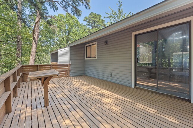 Building Photo - 5 Rocky Top Cove