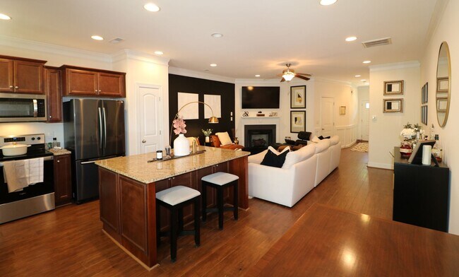 Building Photo - 860 Silver Leaf Dr