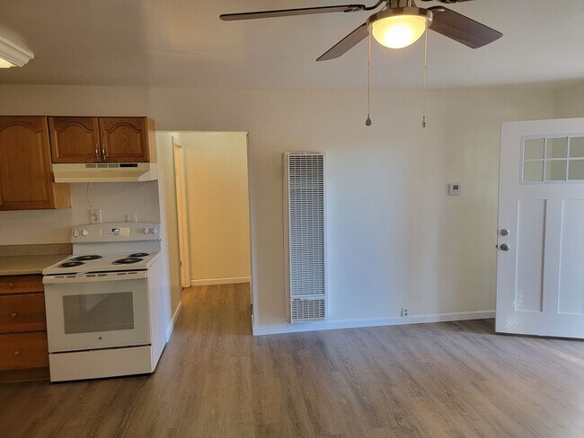 Building Photo - 2 Bedroom 1 Bathroom House Near Caldwell Park