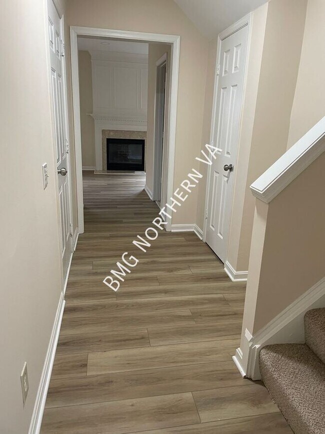 Building Photo - 22525 Maison Carree Square