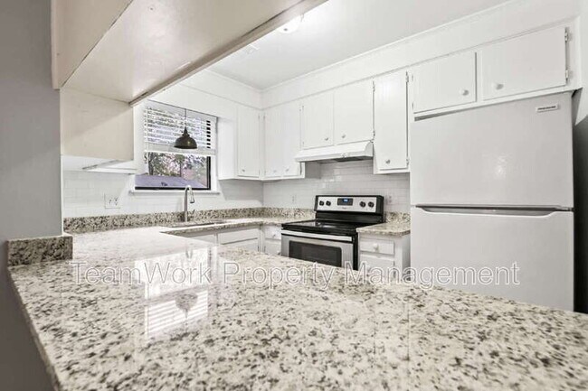 Building Photo - 121 Canvasback Dr