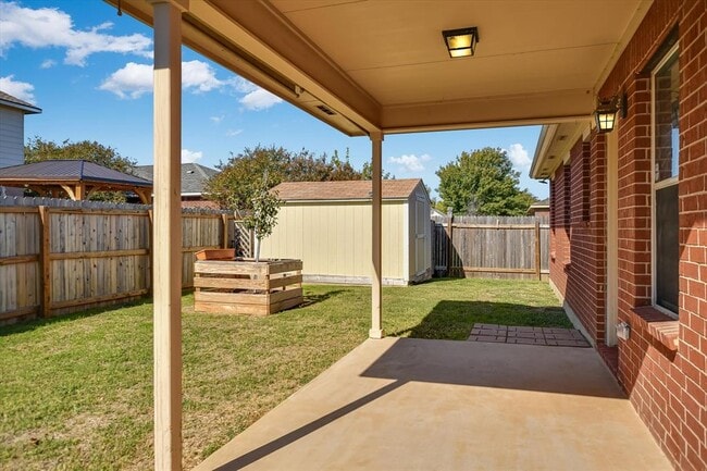 Building Photo - 537 MacKenzie Way