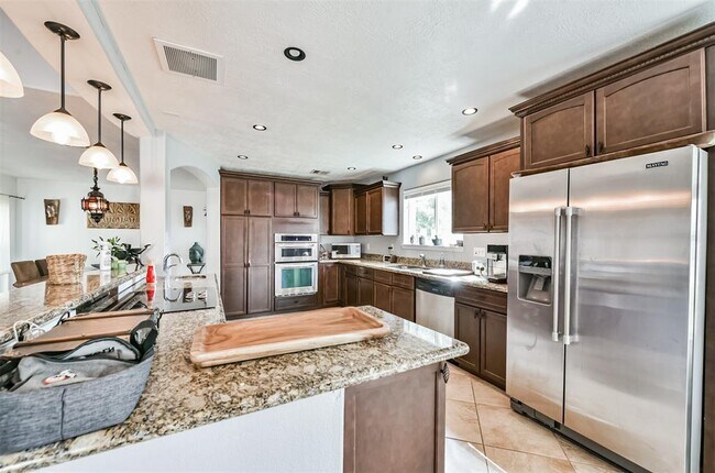 Building Photo - 12114 Rocky Knoll Dr