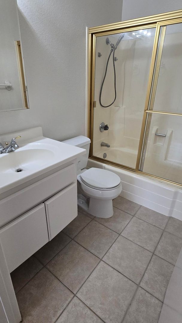 Building Photo - Yorba Linda 2 Bed Townhouse for Lease - Newly Remodeled