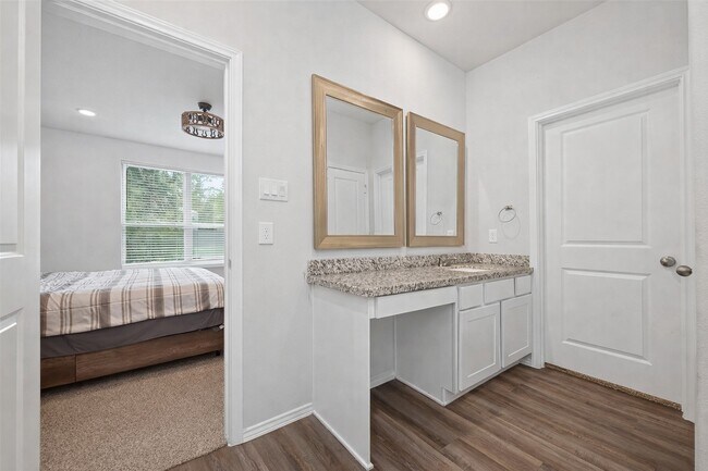 Building Photo - 804 Pearl River