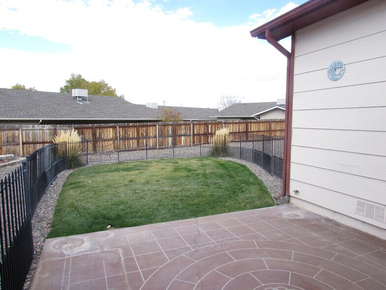 Building Photo - 520 Rado Dr