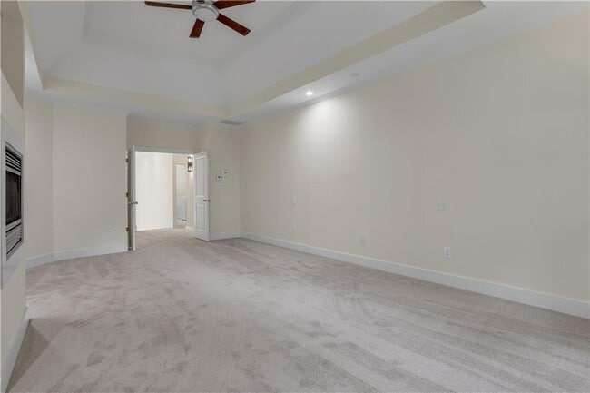 Building Photo - 3228 Silver Lake Dr NE
