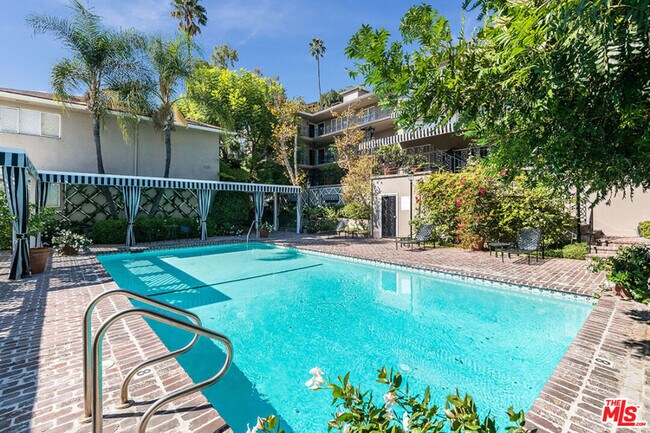 Building Photo - 1219 Sunset Plaza Dr Dr