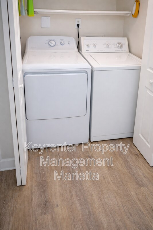 Building Photo - 603 Serramonte Dr