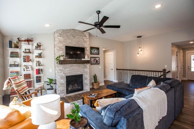 Building Photo - Stunning 4 Bed, 3 Bath Home | 3-Car Garage | Scenic Meadows