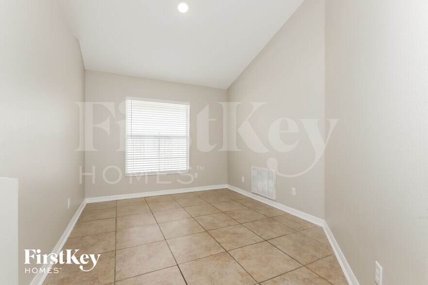 Building Photo - 1403 Scotch Pine Dr