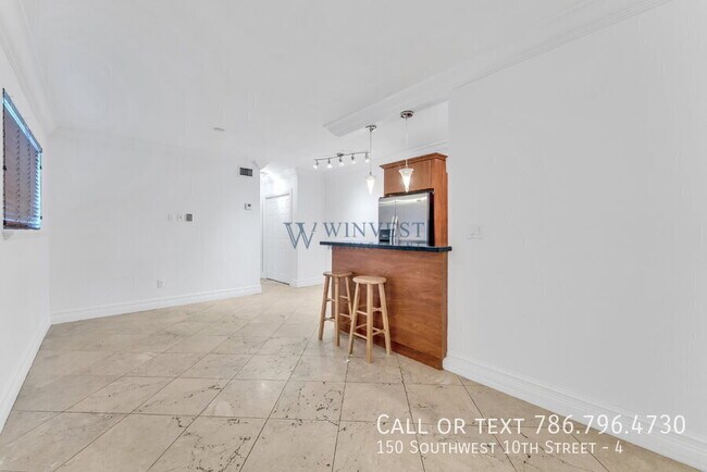 Building Photo - 150 SW 10th St