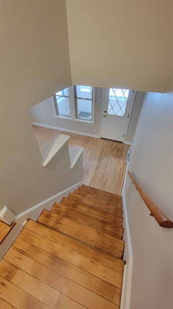 Building Photo - **Charming 1-Bedroom Plus Den Home with Modern Comforts**