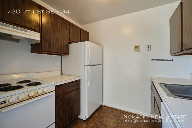 Building Photo - 730 7th St SE