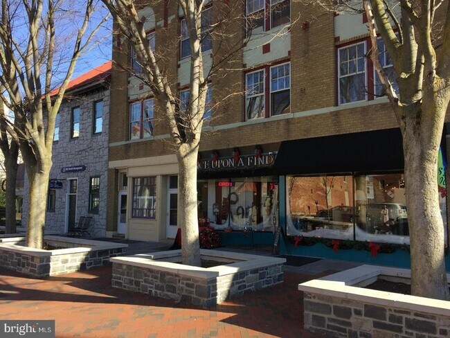 Primary Photo - 44 S Loudoun St