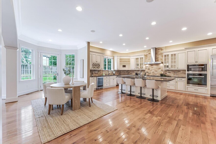 Building Photo - 829 Golden Arrow St