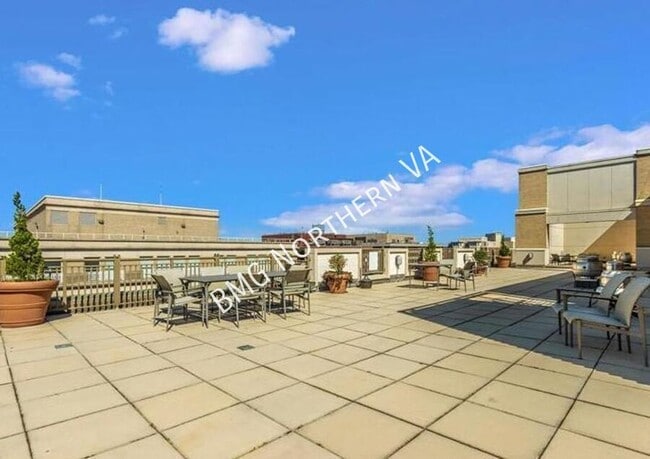 Building Photo - 1150 K St NW