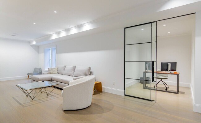 Building Photo - 23 Gansett Ln