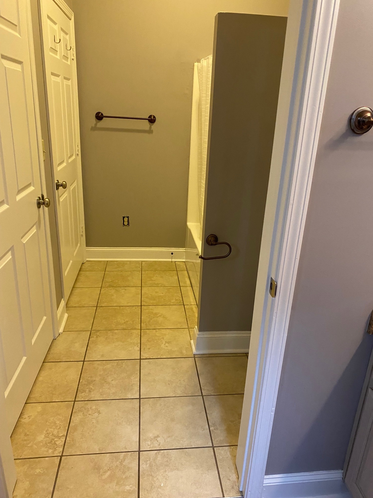 Master Bath - 109 E 6th St