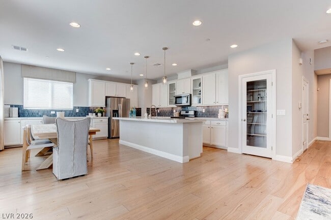 Building Photo - 8580 Luse St