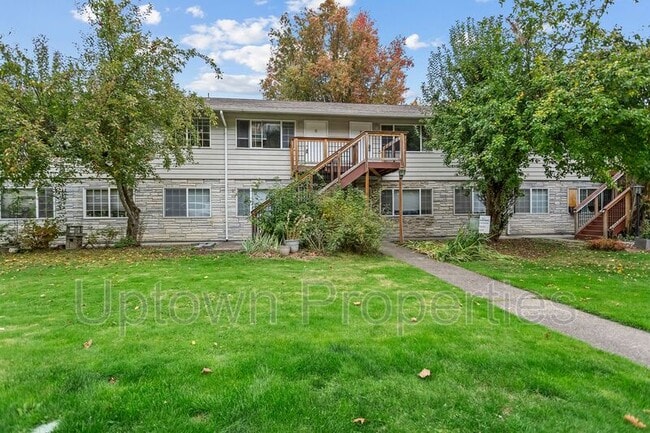 Building Photo - 1515 SW Custer Dr